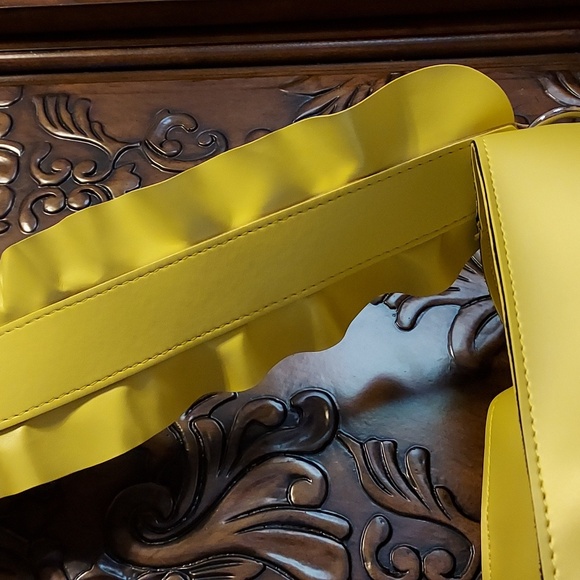 O bag Wide Shell Bag with Strap - Picture 7 of 16